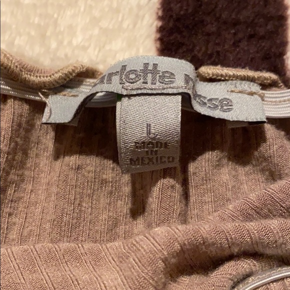 CHARLOTTE RUSSE OFF SHOULDER DAY SHIRT - Picture 2 of 2